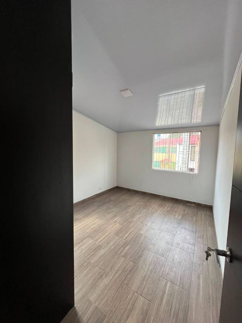 Casa en venta en Villa Mayor Oriental, Bogotá · foto 2 de 24