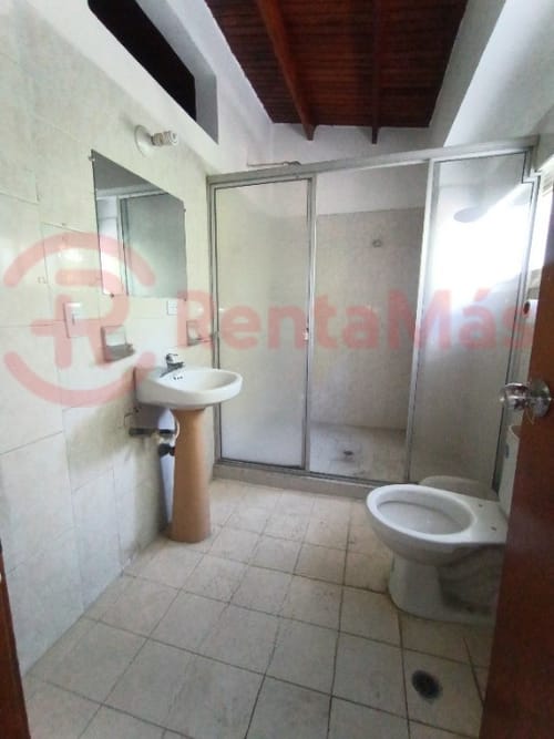 Casa de 12 alcobas en venta en Blanco, Cúcuta, 446 m² · foto 23 de 24