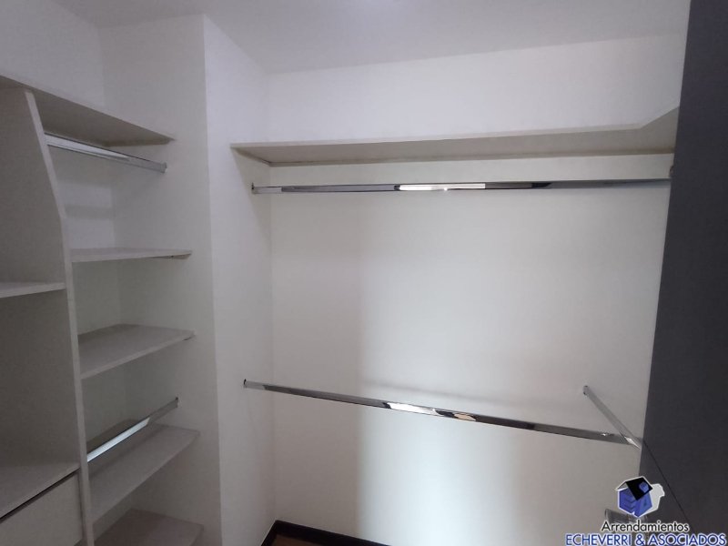Apartamento en venta en Loma De Las Brujas, Envigado · foto 2 de 12
