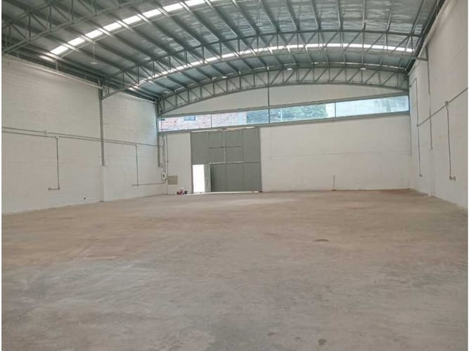 Bodega en arriendo en Centro, La Estrella, 621 m² · foto 2 de 5