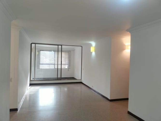 Apartamento de 3 alcobas en arriendo en Patio Bonito, Medellín, 109 m² · foto 2 de 16