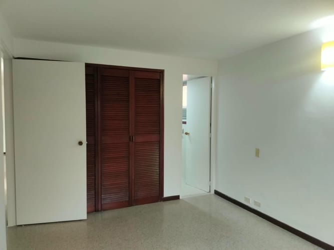 Apartamento de 3 alcobas en arriendo en Patio Bonito, Medellín, 109 m² · foto 6 de 16