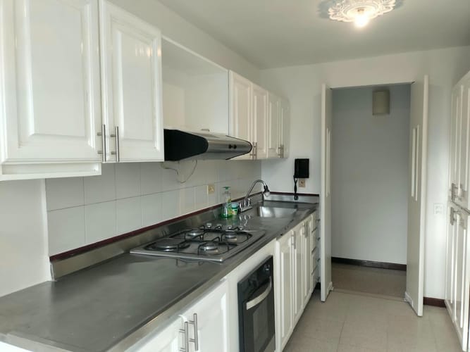 Apartamento de 3 alcobas en arriendo en Patio Bonito, Medellín, 109 m² · foto 4 de 16