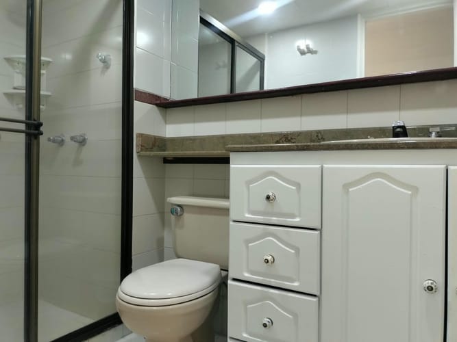 Apartamento de 3 alcobas en arriendo en Patio Bonito, Medellín, 109 m² · foto 15 de 16