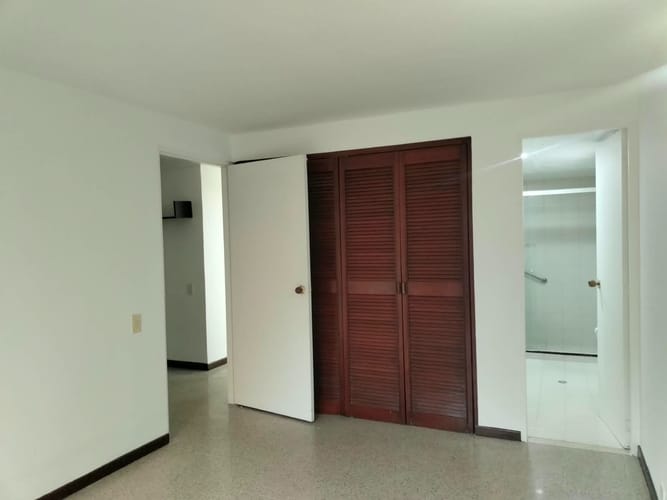 Apartamento de 3 alcobas en arriendo en Patio Bonito, Medellín, 109 m² · foto 13 de 16