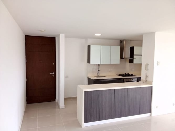 Apartamento de 3 alcobas en arriendo en Loma Del Esmeraldal, Envigado, 86 m² · foto 2 de 14