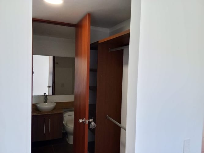 Apartamento de 3 alcobas en arriendo en Loma Del Esmeraldal, Envigado, 86 m² · foto 5 de 14