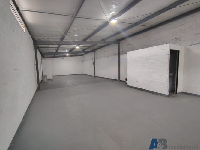 Bodega en arriendo en Cristo Rey, Medellín, 200 m² · foto 4 de 7