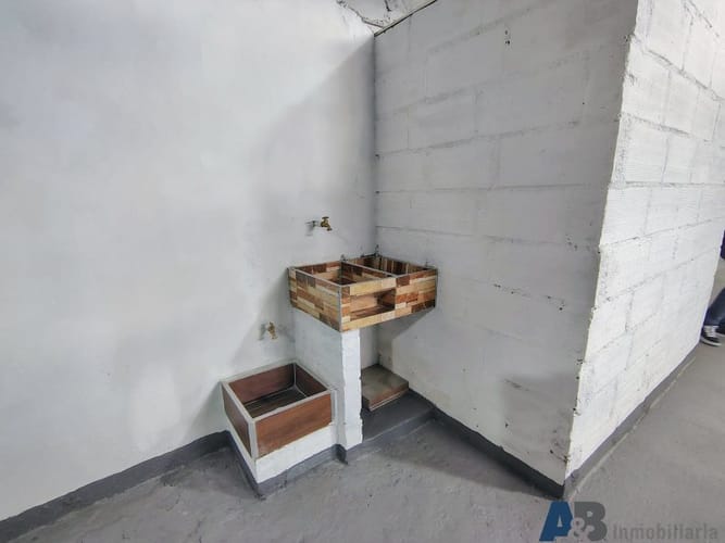 Bodega en arriendo en Cristo Rey, Medellín, 200 m² · foto 6 de 7
