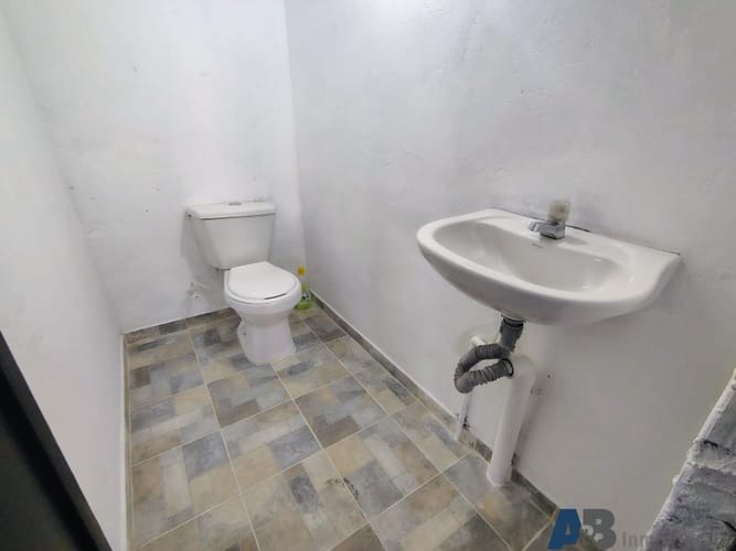 Bodega en arriendo en Cristo Rey, Medellín, 200 m² · foto 7 de 7
