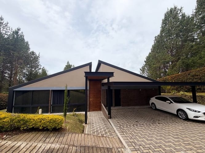 Casa de 4 alcobas en venta en La China, Bello, 1200 m² · foto 2 de 20