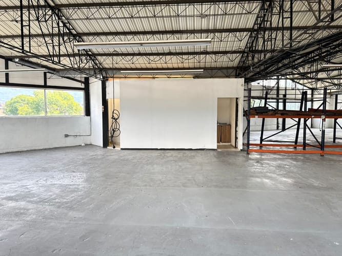 Bodega en arriendo en San Pablo Guayabal, Medellín, 1940 m² · foto 17 de 19