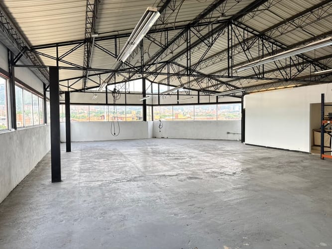 Bodega en arriendo en San Pablo Guayabal, Medellín, 1940 m² · foto 5 de 19