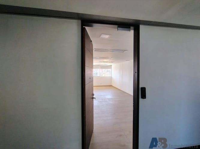 Oficina en arriendo en Los Balsos, Medellín, 52 m² · foto 2 de 8