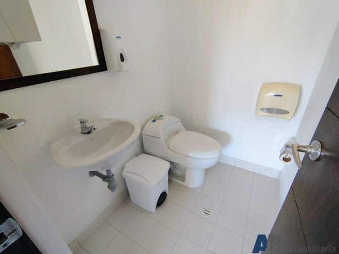Oficina en arriendo en Los Balsos, Medellín, 52 m² · foto 6 de 8