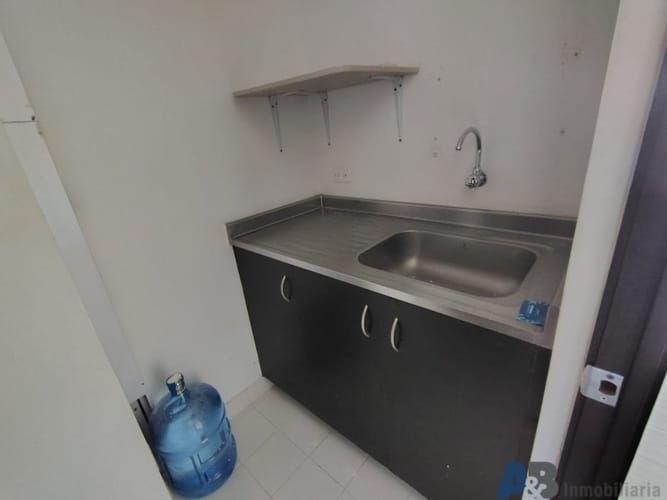 Oficina en arriendo en Los Balsos, Medellín, 52 m² · foto 7 de 8