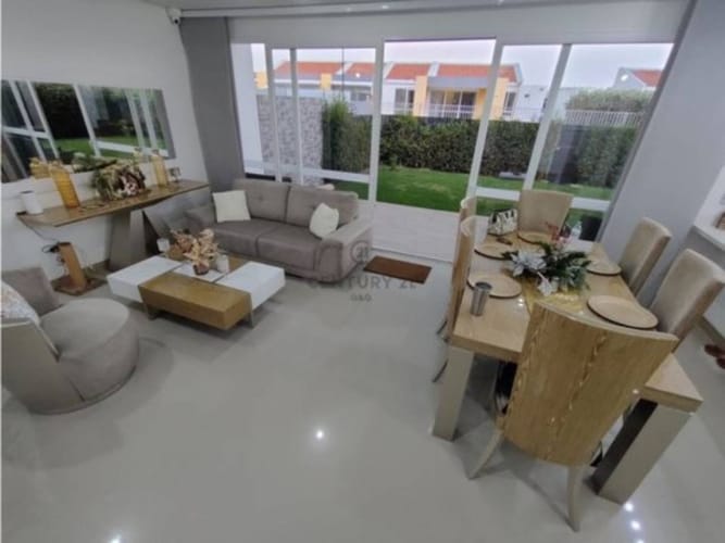Casa de 4 alcobas en venta en El Castillo, Jamundí, 208 m² · foto 2 de 20