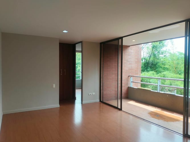 Apartamento de 2 alcobas en arriendo en Patio Bonito, Medellín, 74 m² · foto 2 de 12