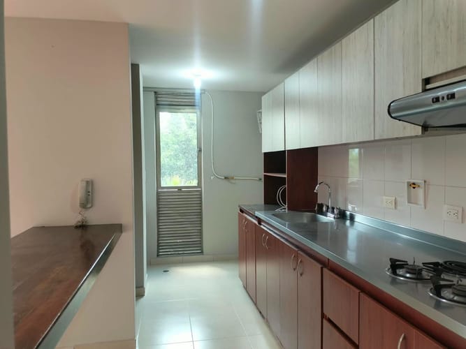 Apartamento de 2 alcobas en arriendo en Patio Bonito, Medellín, 74 m² · foto 3 de 12