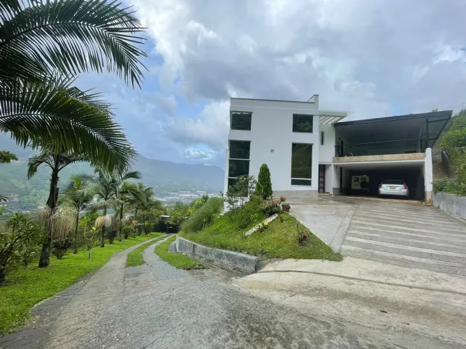 Casa de 5 alcobas en venta en El Convento, Copacabana · foto 4 de 24
