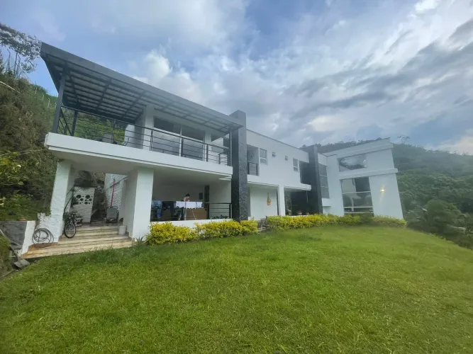 Casa de 5 alcobas en venta en El Convento, Copacabana · foto 5 de 24