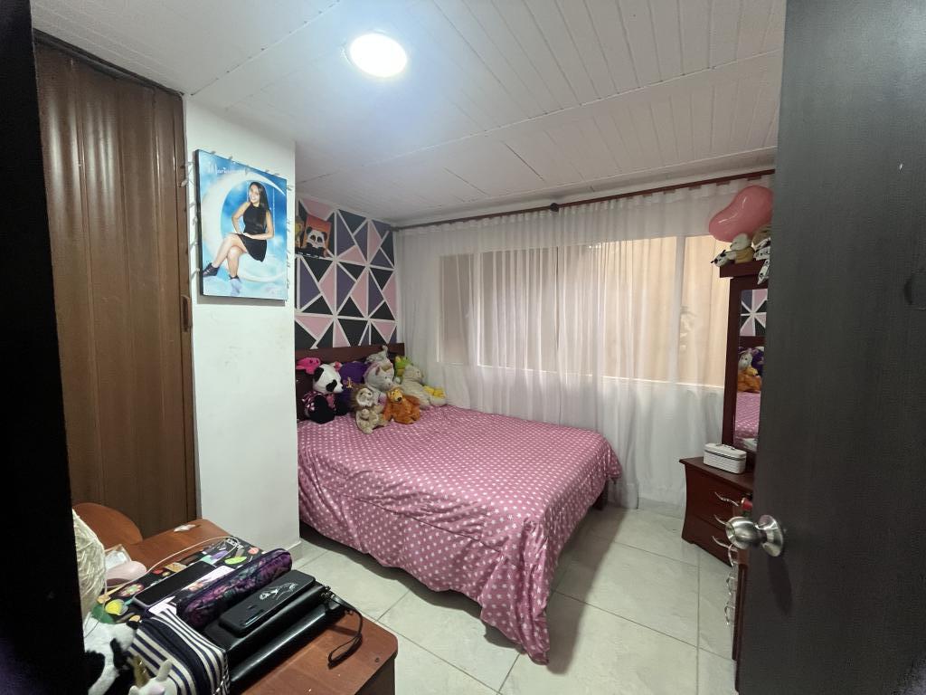 Casa en venta en Engativá, Bogotá · foto 2 de 24