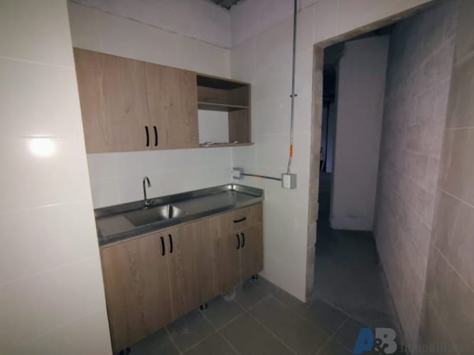 Bodega en arriendo en El Poblado, Medellín, 90 m² · foto 9 de 10