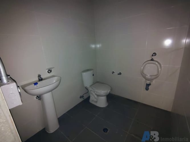 Bodega en arriendo en El Poblado, Medellín, 90 m² · foto 10 de 10