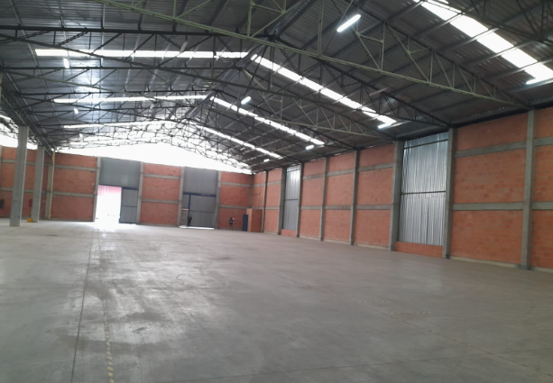 Bodega en arriendo en La Magnolia, Madrid, 3750 m² · foto 3 de 3