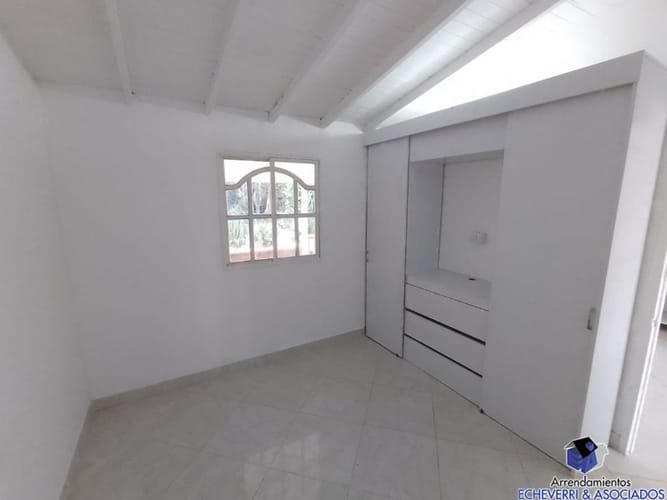 Casa de 2 alcobas en arriendo en La Mina, Envigado, 200 m² · foto 2 de 9