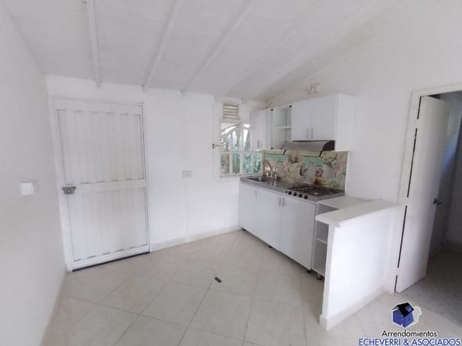 Casa de 2 alcobas en arriendo en La Mina, Envigado, 200 m² · foto 3 de 9
