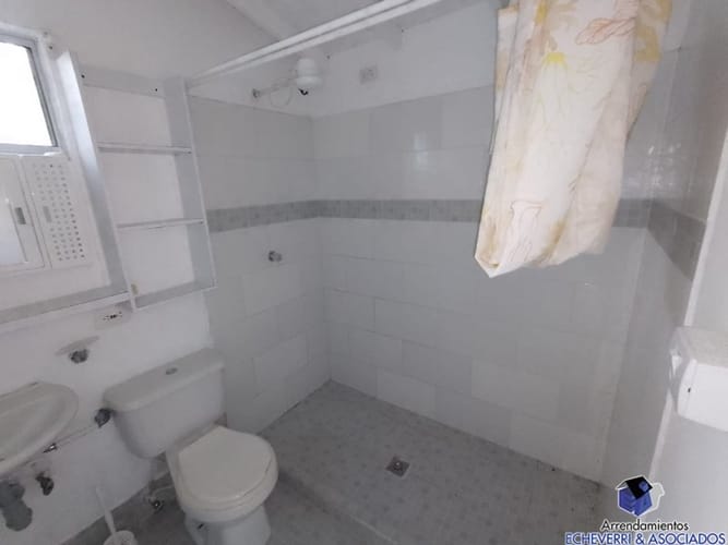 Casa de 2 alcobas en arriendo en La Mina, Envigado, 200 m² · foto 4 de 9