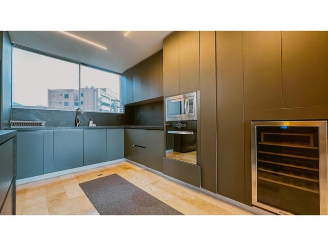 Apartamento de 3 alcobas en venta en El Poblado, Medellín, 224 m² · foto 12 de 24