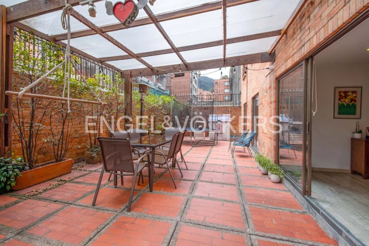 Apartamento de 3 alcobas en venta en Los Rosales, Bogotá, 118 m² · foto 2 de 13