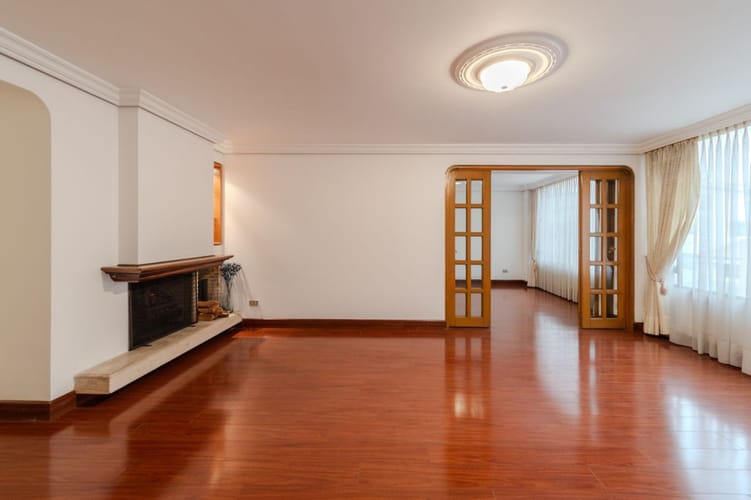 Apartamento de 2 alcobas en venta en Santa Barbara Central, Bogotá, 162 m² · foto 2 de 24