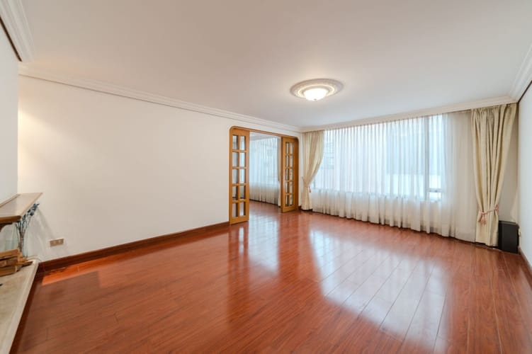 Apartamento de 2 alcobas en venta en Santa Barbara Central, Bogotá, 162 m² · foto 3 de 24