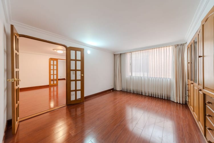 Apartamento de 2 alcobas en venta en Santa Barbara Central, Bogotá, 162 m² · foto 4 de 24