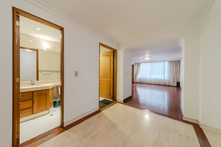 Apartamento de 2 alcobas en venta en Santa Barbara Central, Bogotá, 162 m² · foto 7 de 24