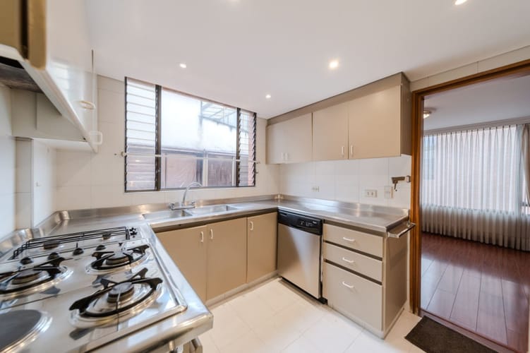 Apartamento de 2 alcobas en venta en Santa Barbara Central, Bogotá, 162 m² · foto 11 de 24