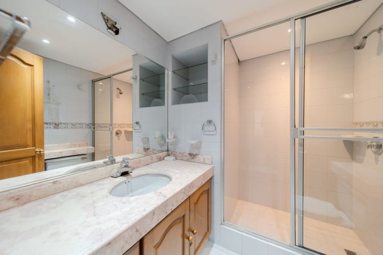 Apartamento de 2 alcobas en venta en Santa Barbara Central, Bogotá, 162 m² · foto 15 de 24