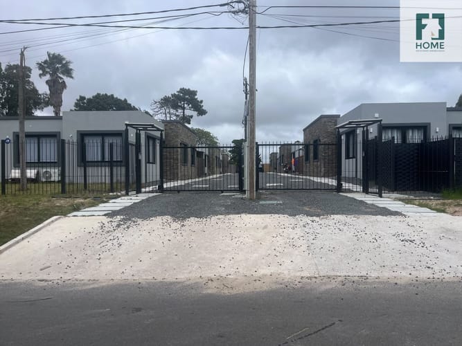 Casa 2 dormitorios en alquiler c/ cochera en Solymar norte · Foto 1