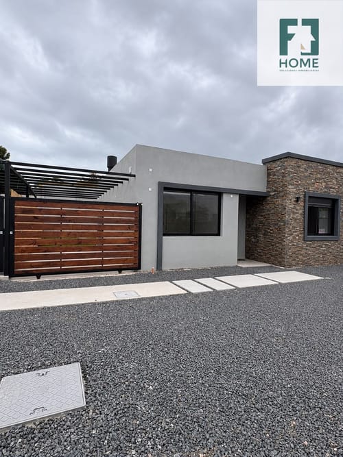 Casa 2 dormitorios en alquiler c/ cochera en Solymar norte · Foto 4