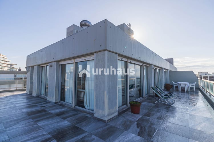 ALQUILER APARTAMENTO DOS DORMITORIOS PUNTA DEL ESTE EDIFICIO TORRES DEL PLATA · Foto 2