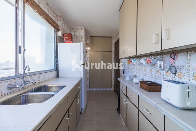 ALQUILER APARTAMENTO DOS DORMITORIOS PUNTA DEL ESTE EDIFICIO TORRES DEL PLATA · Foto 8
