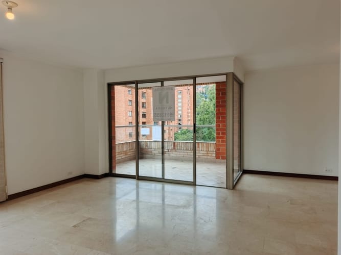Apartamento de 3 alcobas en arriendo en La Florida, Medellín, 152 m² · foto 2 de 24