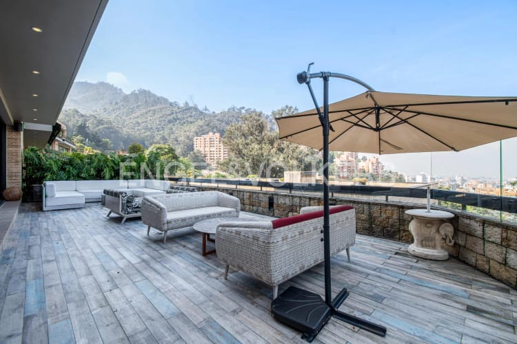 Casa de 4 alcobas en venta en El Refugio, Bogotá, 610 m² · foto 4 de 23