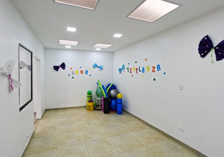 Casa de 8 alcobas en venta en Pontevedra, Bogotá, 297 m² · foto 10 de 24