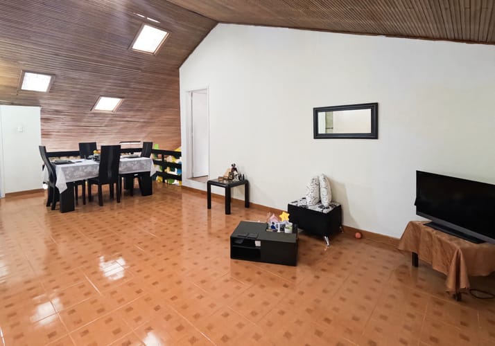 Casa de 8 alcobas en venta en Pontevedra, Bogotá, 297 m² · foto 16 de 24