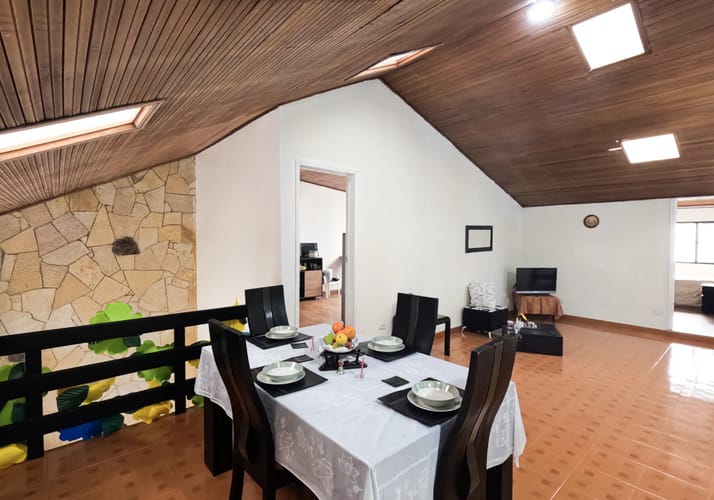 Casa de 8 alcobas en venta en Pontevedra, Bogotá, 297 m² · foto 22 de 24