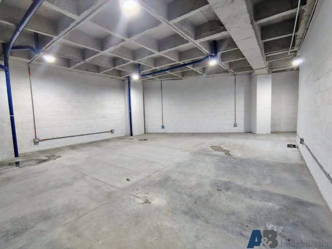 Bodega en arriendo en El Poblado, Medellín, 90 m² · foto 2 de 8